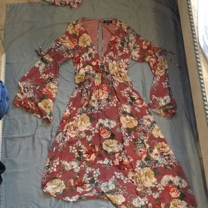 •V neck • Keyhole back • A symmetric •NEVER WORN